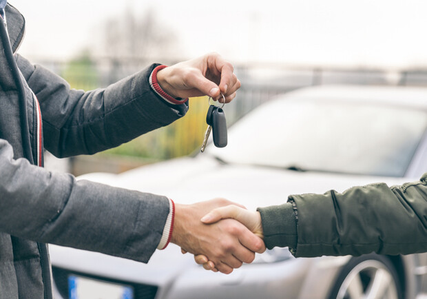 Договір купівлі-продажу авто: як проходить угода і розрахунок